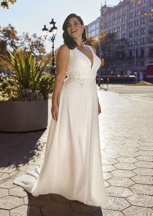 Obrázek ženy se svatebními šaty Dazzling z kolekce White One od Pronovias Group