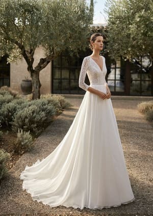 Obrázek ženy se svatebními šaty Giana od značky Aire Barcelona