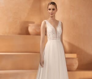 Obrázek ženy se svatebními šaty Muriel z nové kolekce značky Bianco Evento