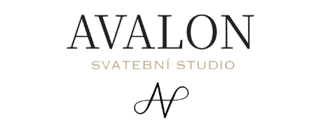 Obrázek ženy se svatebními šaty od značky Pronovias